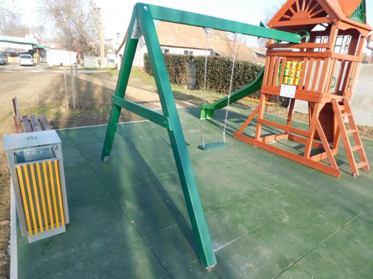 Detské ihrisko pri futbalovom ihrisku