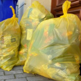 Zber plastov,tetrapakových a kovových obalov-műanyag, ásványvizes és üdítős PET műanyag palackok, tetrapakos és a fémdobozos hulladék begyűjtése